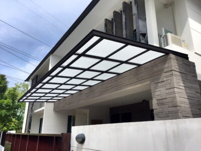 หลังคาโรงรถและกันสาด แผ่นโปร่งแสง เอสซีจี (B2) พร้อมติดตั้ง